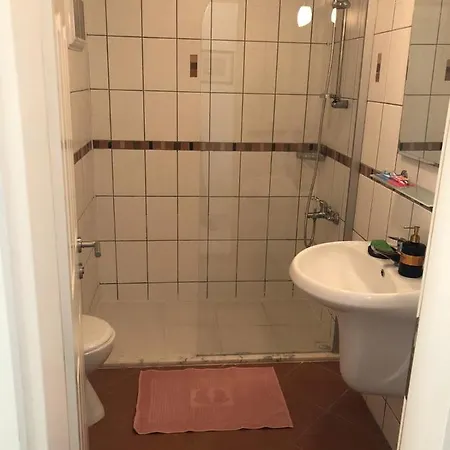 B&k , Lakeside Garden Apartament *