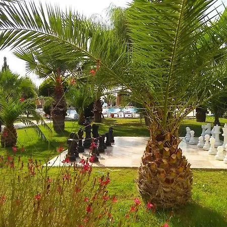 B&k , Lakeside Garden